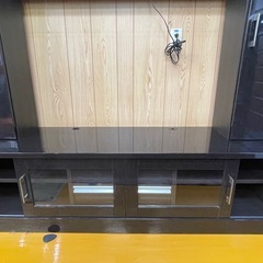 【リサイクルサービス八光】幅160㎝　エナメルブラック　照明・収納付き壁面テレビボード　45型まで対応の画像