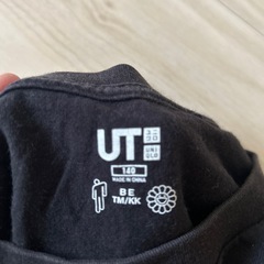 140サイズ  黒Ｔシャツ　古着　UNIQLO ビリーアイリッシュの画像