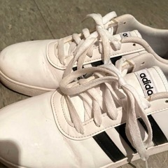 【募集中】adidas スニーカー　白の画像