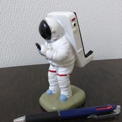 スマホスタンド　宇宙服　フィギュアの画像