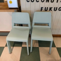 IKEA のプラスチックチェア　2個セット