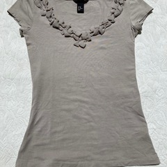 ダブルリボン付きベージュTシャツ、オーガニックコットンXSサイズ