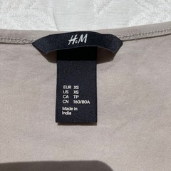 ダブルリボン付きベージュTシャツ、オーガニックコットンXSサイズの画像