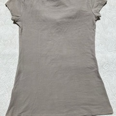 ダブルリボン付きベージュTシャツ、オーガニックコットンXSサイズの画像