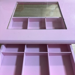 引き出し付きテーブルの画像