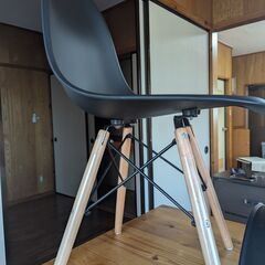イームズチェア （シェルチェア）最後の2脚