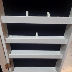 値下げ　鏡付きアクセサリー収納棚の画像