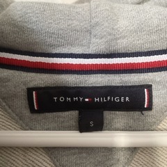 【募集中】TOMMY HILFIGER ジップアップパーカー　グレーの画像