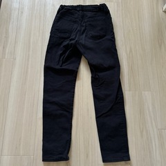 UNIQLO 150サイズ  黒デニム　スキニーパンツの画像