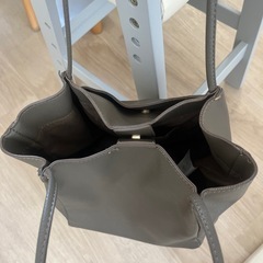 マチの広いトートバッグの画像