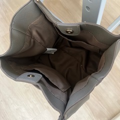 マチの広いトートバッグの画像