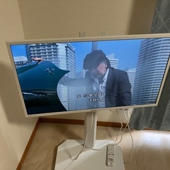 2022 年　シャープ　32インチ　TV スタンド付き　スタンド以外は使えませんの画像