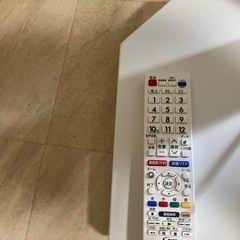 2022 年　シャープ　32インチ　TV スタンド付き　スタンド以外は使えませんの画像
