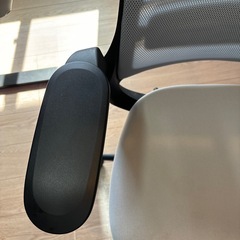 スチールケース(Steelcase) シリーズ1(Series1) ブラックフレーム ニッケル ヘッドレスト付き 3Dマイクロニット 【日本正規輸入品】の画像