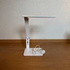 シンプル＆機能的！調光付きデスクライト USBポート付き／引き取り希望の画像