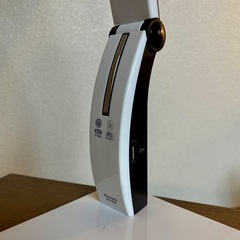 シンプル＆機能的！調光付きデスクライト USBポート付き／引き取り希望の画像