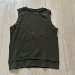 ベスト　UNIQLO 140サイズ  カーキ
