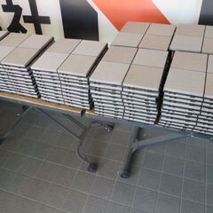  ※取引中/売約済***********　　　倉庫品　未使用/新品　定価　23,600円　訳あり超特価　樹脂 81枚セット 7.3平米用 ジョイント式 ベランダタイル ジョイントパネル 30×30cm 正方形 【クロス】アッシュグレーの画像