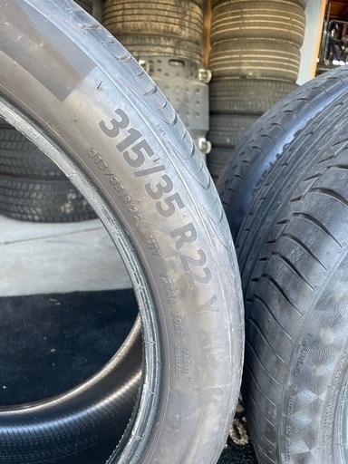 コンチネンタル　275/40、315/35 R22 各2本づつ計4本
