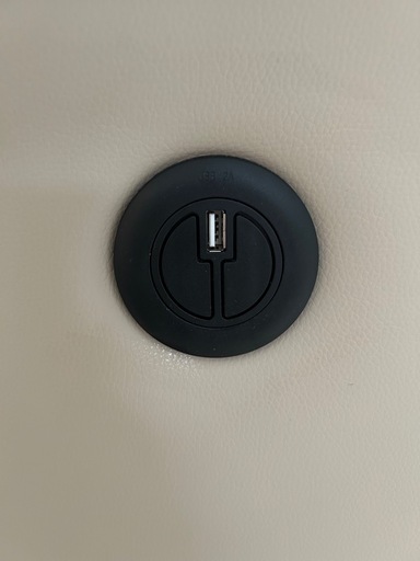 【美品】ニトリ電動リクライニングソファ三人掛け合成皮革