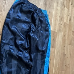 美品Ｌサイズ表記　小さめPUMA 紺色ズボンの画像