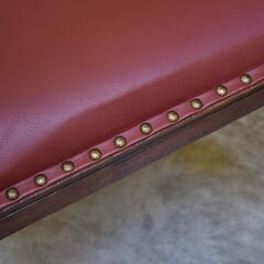 ≪zyt2133ジ≫ [2脚セット] エスニック家具 アンティーク調 木製アームチェア 飾り鋲 座面赤系 リゾート家具/アジアン/インドネシア/バリ/椅子/スタッズ/菊鋲/中古家具/宮城県仙台市 70406-05の画像