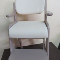  ※取引中/売約済***********　　　未使用/新品　訳あり特価　お掃除らくらく ハイチェア 天然木 高さ調節 座面スライド ハンギング クッション 子供の画像