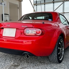H22年式　NCEC　ロードスター　S　RHT　ユーザー買取車　トゥルーレッドカラー　電動オープン　社外１７インチＡＷ　ストラーダＳＤナビ　Ｂｌｕｅｔｏｏｔｈオーディオ　バックカメラ　フルセグＴＶ　ＥＴＣ　スマートキー　キセノンヘッドライトの画像