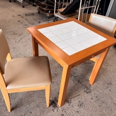 【中古品】70×70×高さ70cm タイルトップダイニングテーブル＆チェア2脚セットの画像