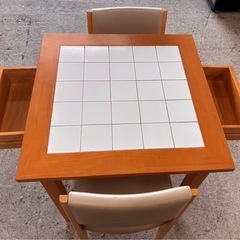 【中古品】70×70×高さ70cm タイルトップダイニングテーブル＆チェア2脚セットの画像