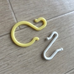 S字フックたくさんの画像
