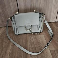 Chloé  Faye Day Tote Bag in Motty Geyの画像