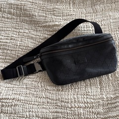 GUCCIのボディバッグ