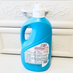 ハミング　花王の柔軟剤です。特大サイズ2500ml ホワイトフローラルの香りの画像