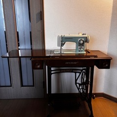 アンティークミシン　足踏み式
