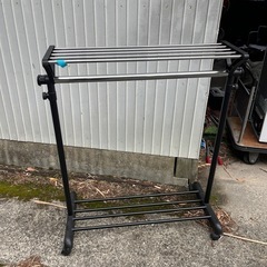 【百光工建】中古　黒い金属製ハンガーラック
