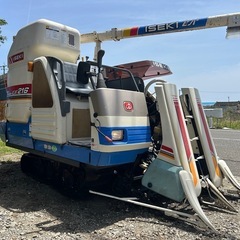 イセキ 2条刈り 70時間　コンバイン HV216Gグレンタンク 16馬力 オーガ 刈取 稲刈 パワステ 自動こぎ深さ カッター HST 刈取スライド　ディーゼル　ビバ216 ワンオーナー 宮崎　時間少ない　動画ありの画像