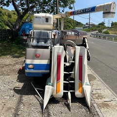 イセキ 2条刈り 70時間　コンバイン HV216Gグレンタンク 16馬力 オーガ 刈取 稲刈 パワステ 自動こぎ深さ カッター HST 刈取スライド　ディーゼル　ビバ216 ワンオーナー 宮崎　時間少ない　動画ありの画像