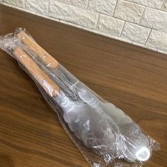 ②バーベキュー用トングの画像