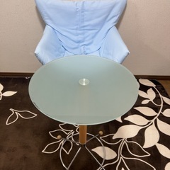 テーブルと椅子セットの画像