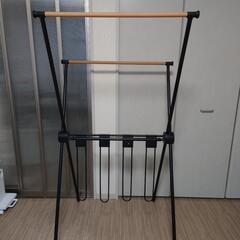 カインズ ロング丈も掛けられる乾きやすいX型室内物干し ブラック