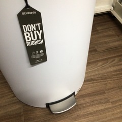 brabantia ペダル式ゴミ箱 40L ステンレス製の画像