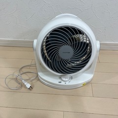 「中古」少し汚れあります　アイリスオーヤマ サーキュレーター 首振り ダイヤル式 PCF-HM181W