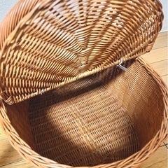 籐のかごバスケット ピクニックバスケットの画像