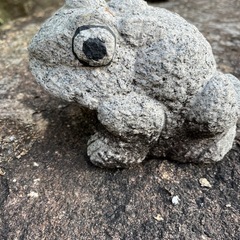 石材　🐸かえるの置き物！　中！の画像