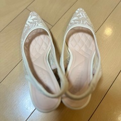 新品・未使用)アイボリー レース ミュール(5cm)の画像