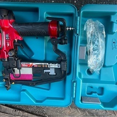 マキタ　Makita AT450H 高圧エア釘打機の画像