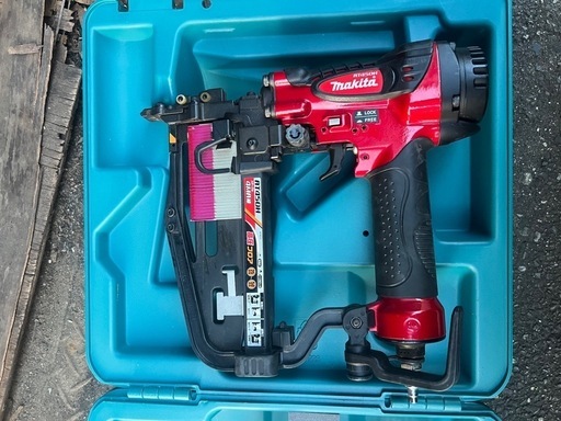 値下げ！マキタ　Makita AT450H 高圧エア釘打機