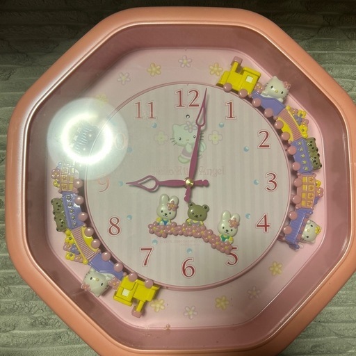 完動品 美品】CITIZEN サンリオ ハローキティ 掛け時計 ピンクパール CITIZEN(シチズン) / サンリオ/ハロー 【値下げ】キティちゃんが動くピンクの掛け時計【かわいい】