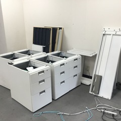 【中古】木目調片袖デスク３台（組み立て式/解体済）4400円で販売中！の画像